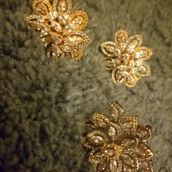 Earrings - Picture 2 of 3